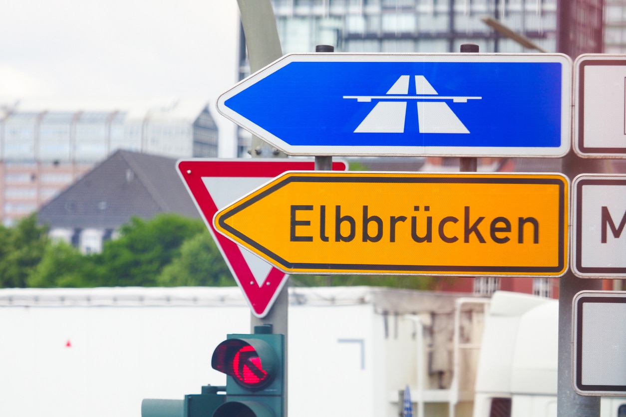 Straßenschild Elbbrücken in Hamburg Harburg