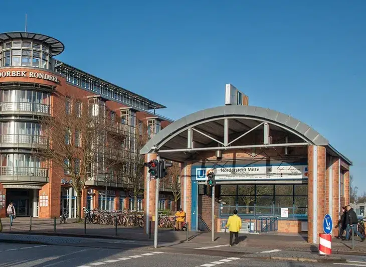 Ausgang U-Bahn Norderstedt Mitte bzw. AKN Norderstedt-Mitte